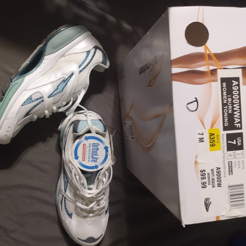 NIB shoes size 7 toning shoes